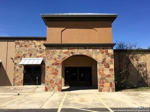 1701 E State Highway 97, Jourdanton, TX for rent Building Photo- Image 1 of 15