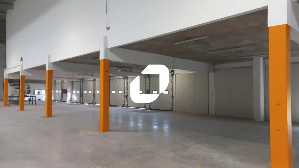 Industrial in Lisses to rent - Interior Photo - Image 2 of 9