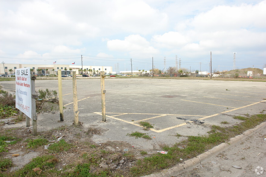 Winnie St, Galveston, TX for sale - Building Photo - Image 1 of 1