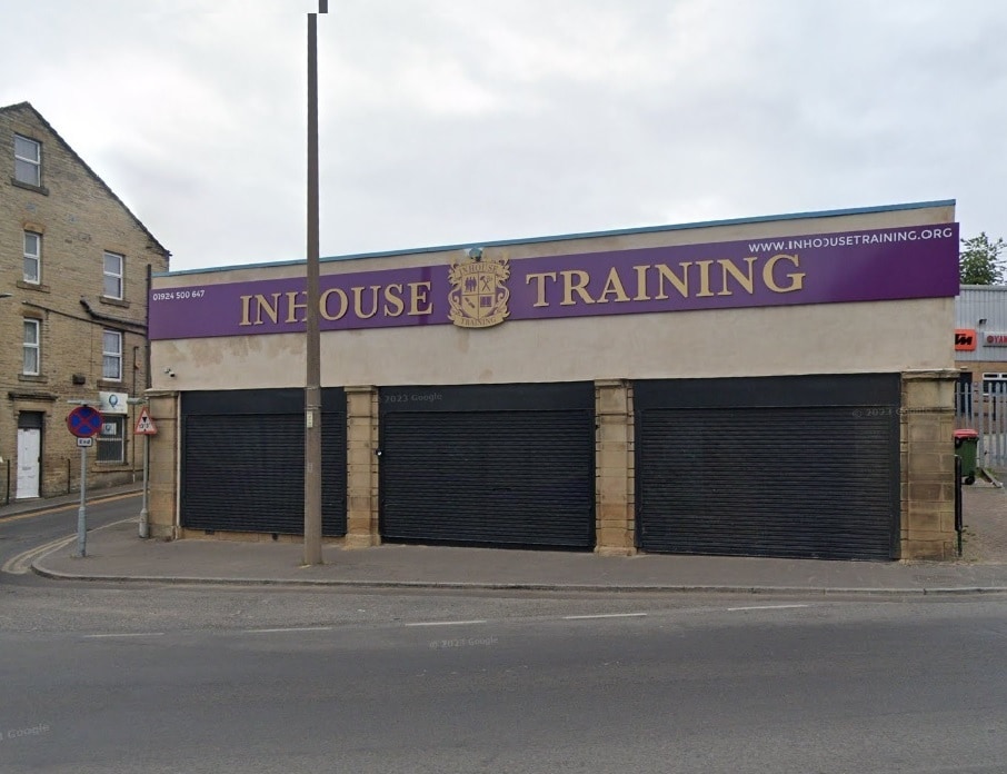 46 Wellington Rd, Dewsbury to rent Primary Photo- Image 1 of 2