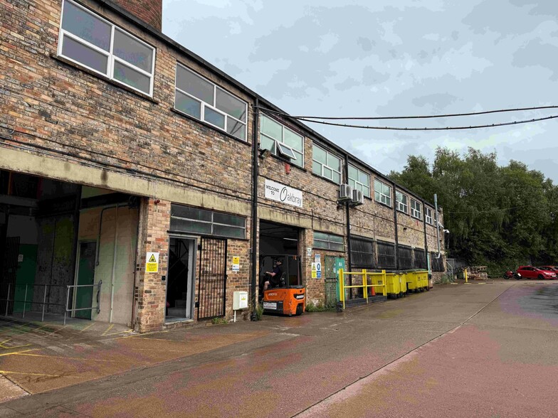 Whieldon Rd, Stoke On Trent to rent - Building Photo - Image 2 of 10