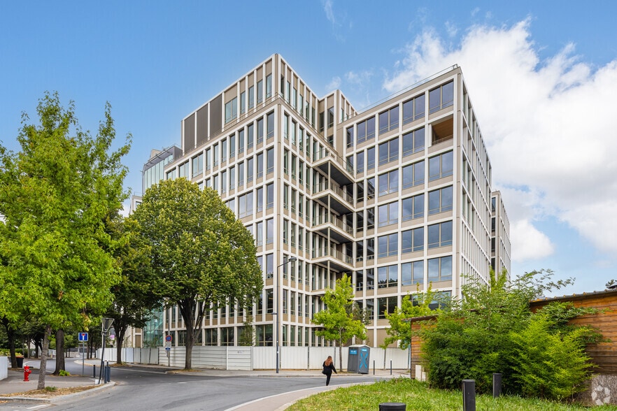 11 Rue Des Bretons, Saint-Denis to rent - Building Photo - Image 2 of 2