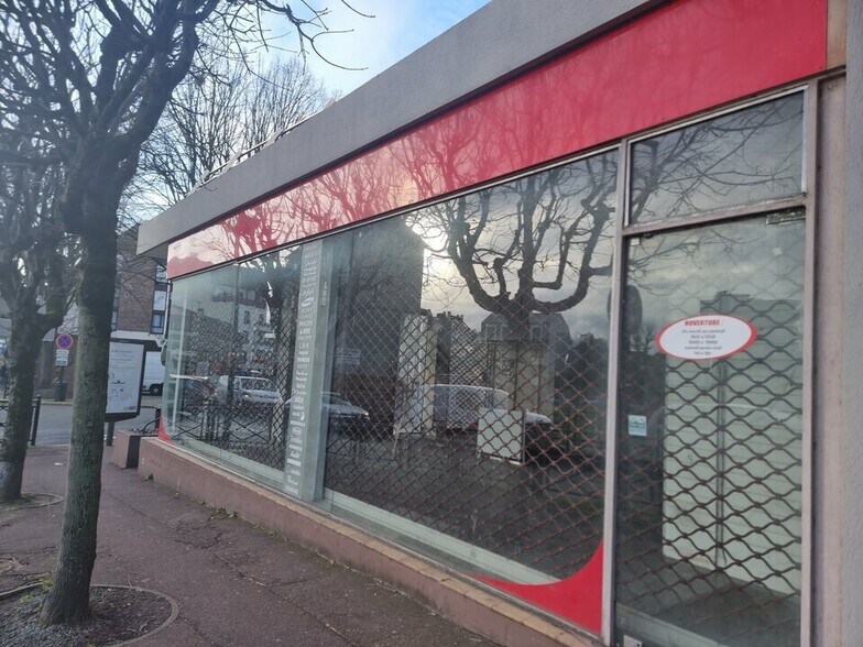 Retail in Gagny to rent - Building Photo - Image 3 of 7