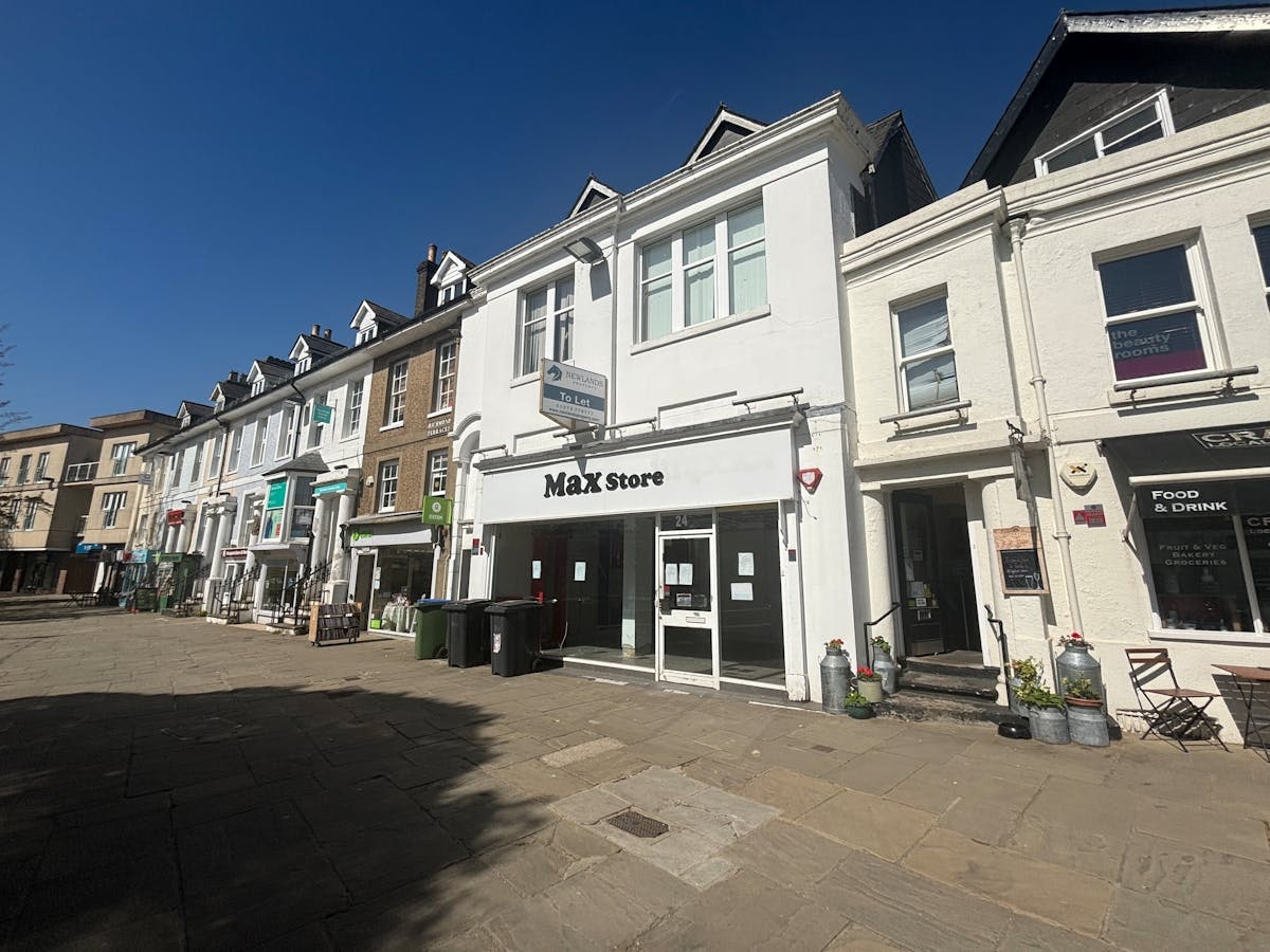 24 Carfax, Horsham to rent Building Photo- Image 1 of 5