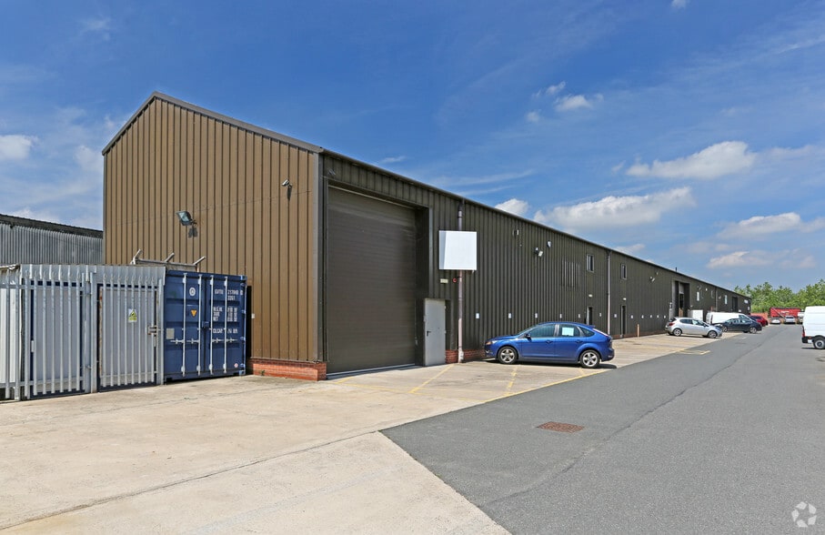 Private Road No 3, Nottingham to rent - Building Photo - Image 3 of 6