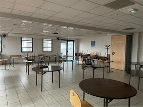 Office in Miribel to rent Interior Photo- Image 1 of 1