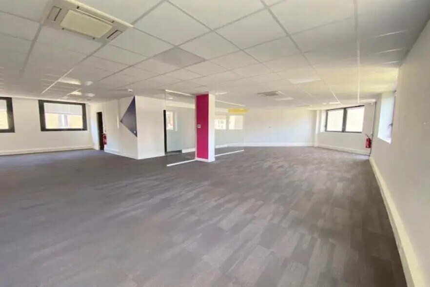 76 Boulevard De La République, Boulogne-Billancourt to rent - Building Photo - Image 3 of 5