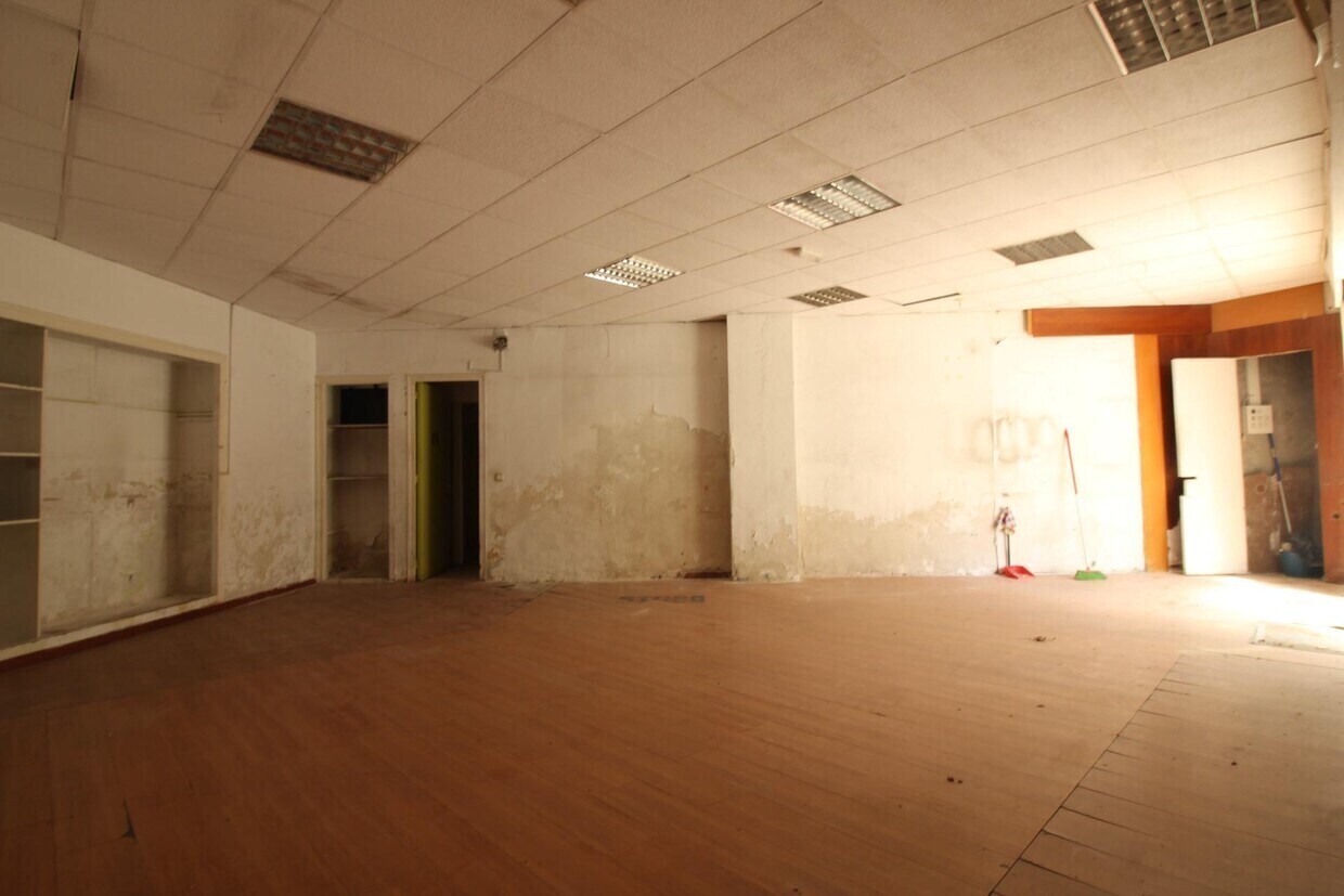 Retail in Vilanova i la Geltrú, Barcelona to rent Interior Photo- Image 1 of 5