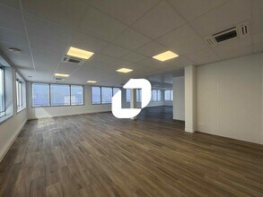 Office in Villepinte for sale Interior Photo- Image 1 of 9