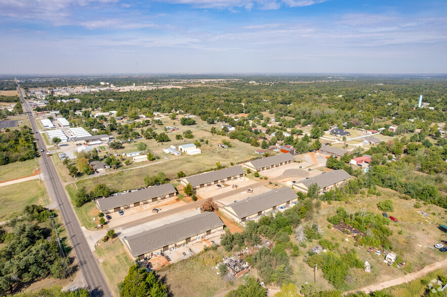 7042 Highwater Cir, Edmond, OK for rent - Aerial - Image 3 of 11