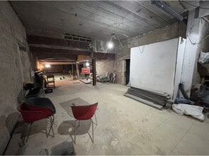 1 Market St, Eastleigh to rent Construction Photo- Image 2 of 3