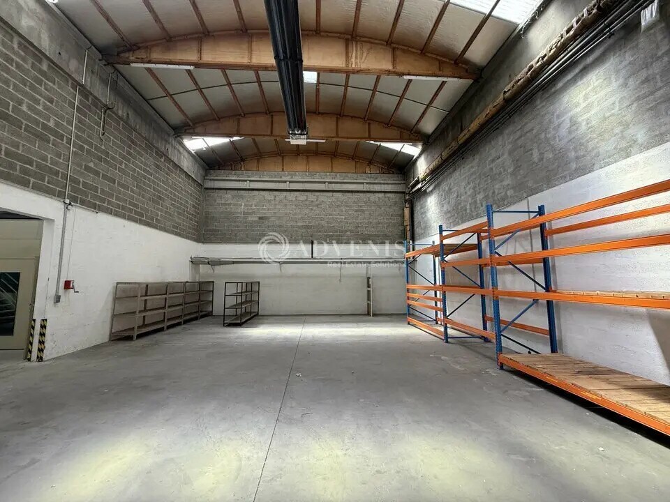 Light Industrial in Chassieu to rent Interior Photo- Image 1 of 7