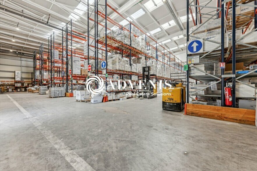 Industrial in Chelles for sale - Building Photo - Image 3 of 12