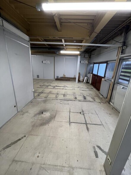 Light Industrial in Plaisir to rent - Interior Photo - Image 3 of 3