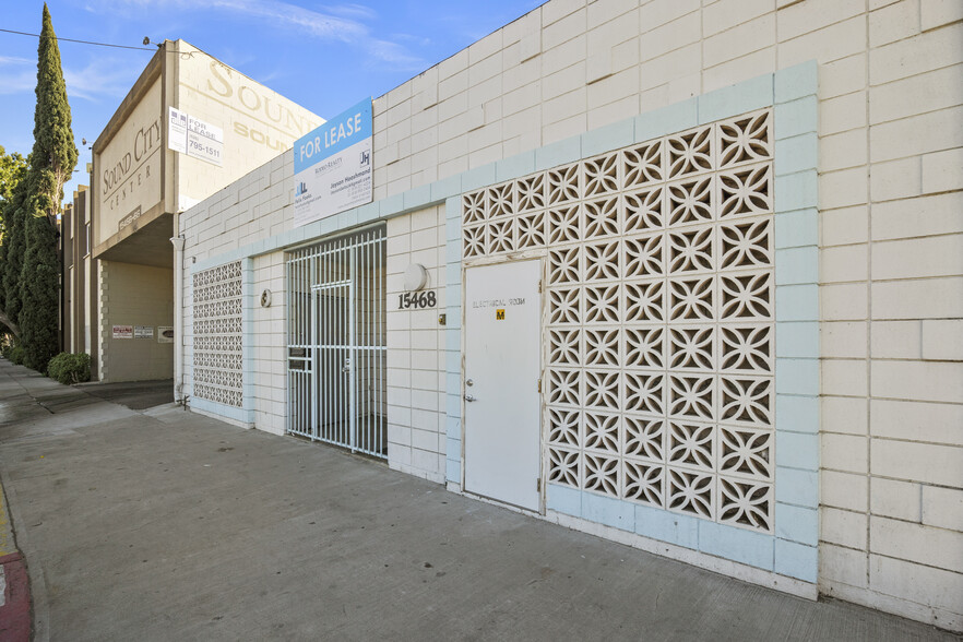 15468 Cabrito Rd, Van Nuys, CA for rent - Building Photo - Image 2 of 38