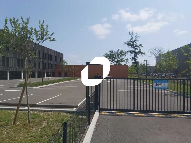 Retail in Mérignac to rent - Building Photo - Image 2 of 17