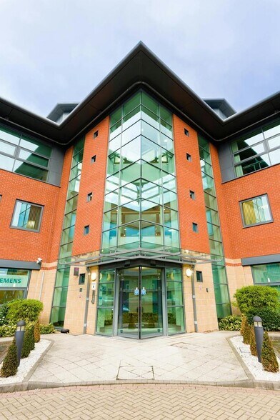 One Kings Ct, Worcester to rent - Building Photo - Image 3 of 33