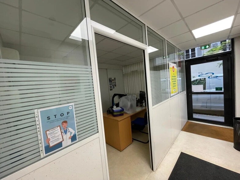 Office in Vincennes for sale - Interior Photo - Image 1 of 5