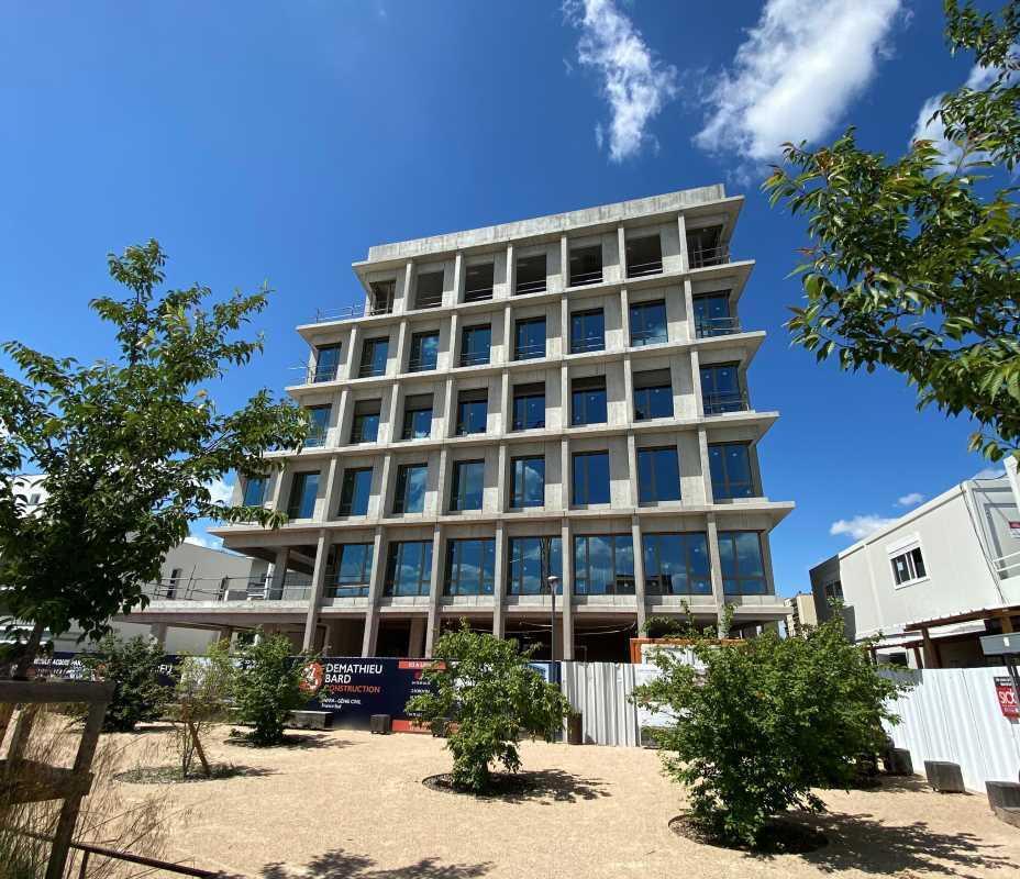 Retail in Villeurbanne to rent Building Photo- Image 1 of 4