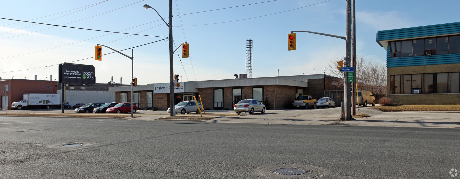 946 Warden Ave, Toronto M1L 4C5 UK