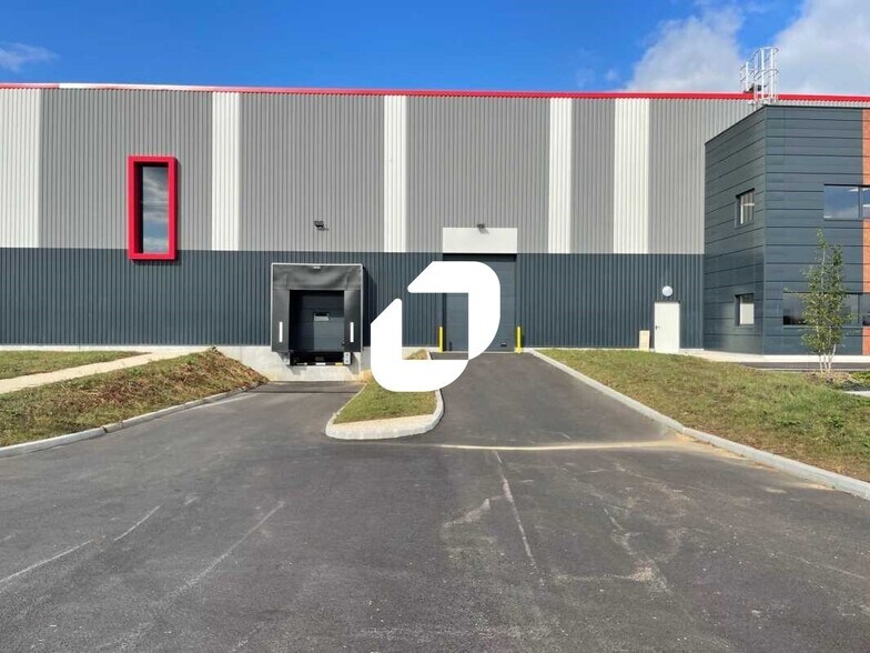 Light Industrial in Le Thillay to rent - Building Photo - Image 1 of 8