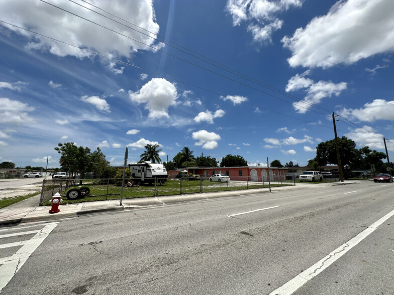 410 E 47th St, Hialeah, FL for sale - Building Photo - Image 2 of 5