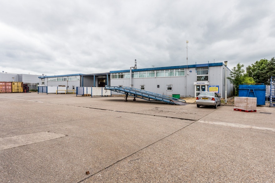 304a-304b Pywell Rd, Corby for sale - Primary Photo - Image 1 of 14
