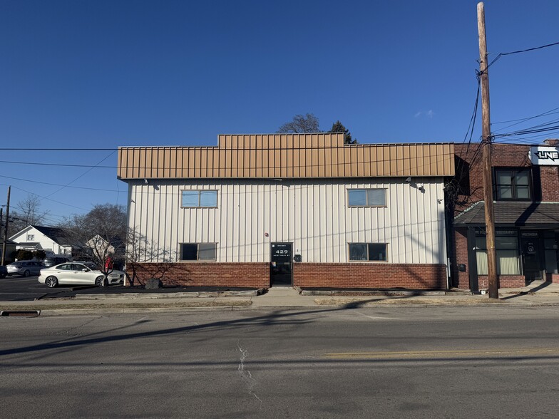 429 W Main St, Patchogue, NY for sale - Building Photo - Image 1 of 1