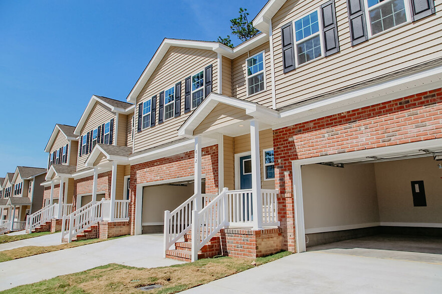 801 Ducks Lndg, Aberdeen, NC for sale - Primary Photo - Image 1 of 39