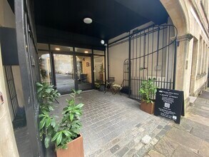 4 Queen St, Bath to rent Building Photo- Image 2 of 11