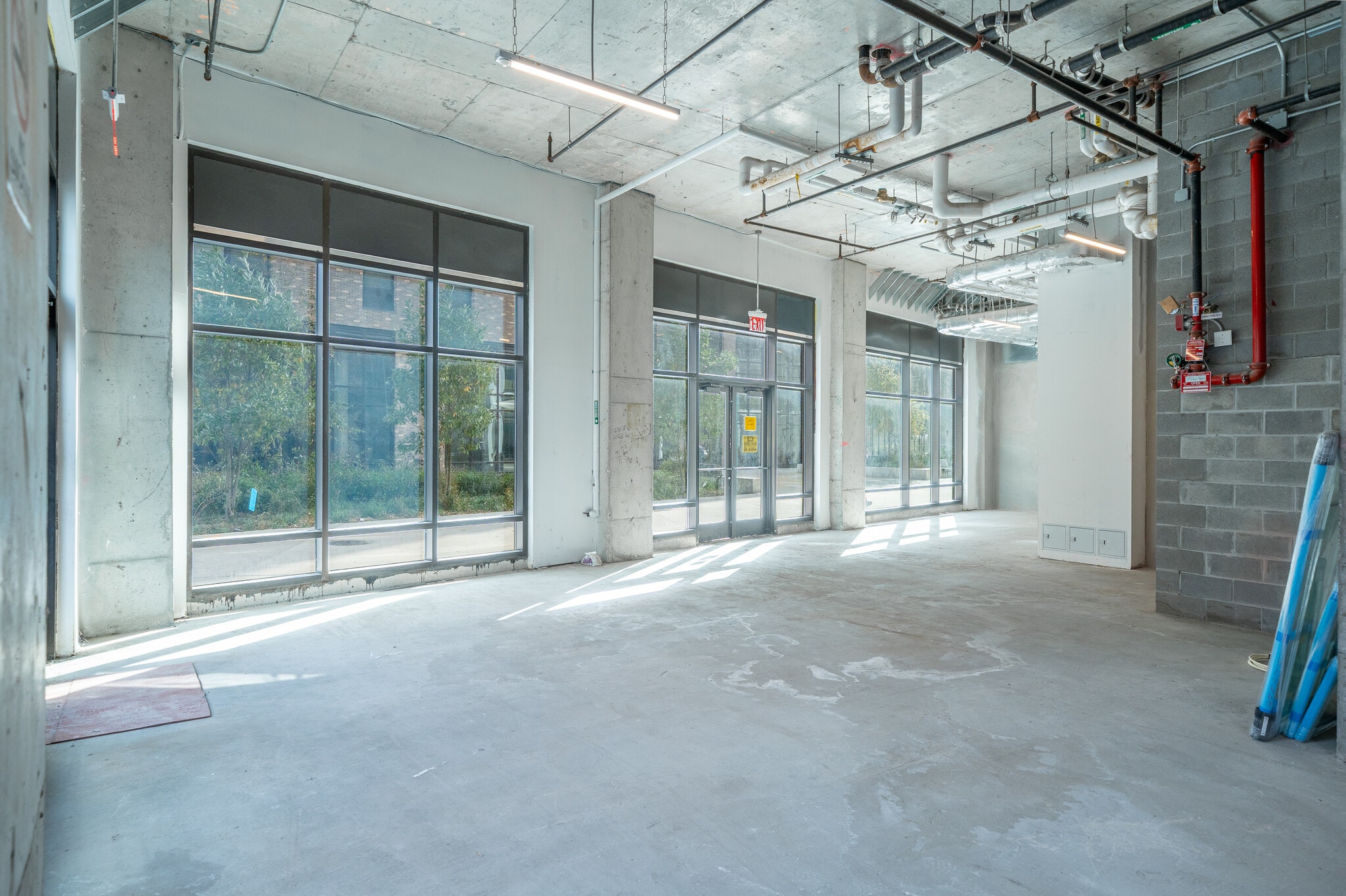 1725 Village Ln, Far Rockaway, NY to rent Interior Photo- Image 1 of 3