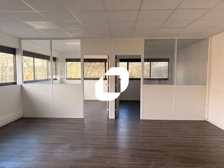 Office in Mérignac to rent - Interior Photo - Image 2 of 7