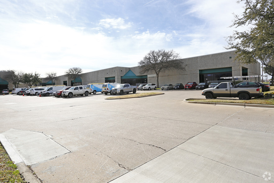 11050-11060 Grader St, Dallas, TX for rent - Building Photo - Image 1 of 4