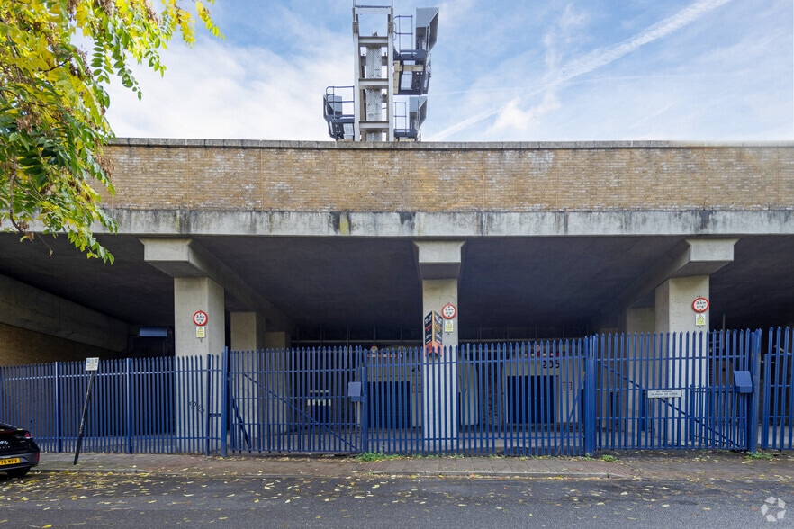 203-204A Virgil St, London to rent - Building Photo - Image 2 of 2