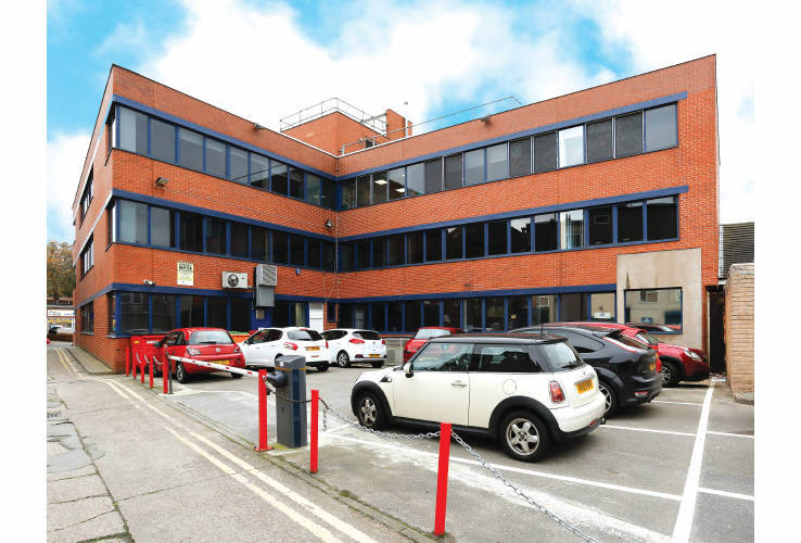 Newcastle Ave, Worksop to rent - Building Photo - Image 3 of 8