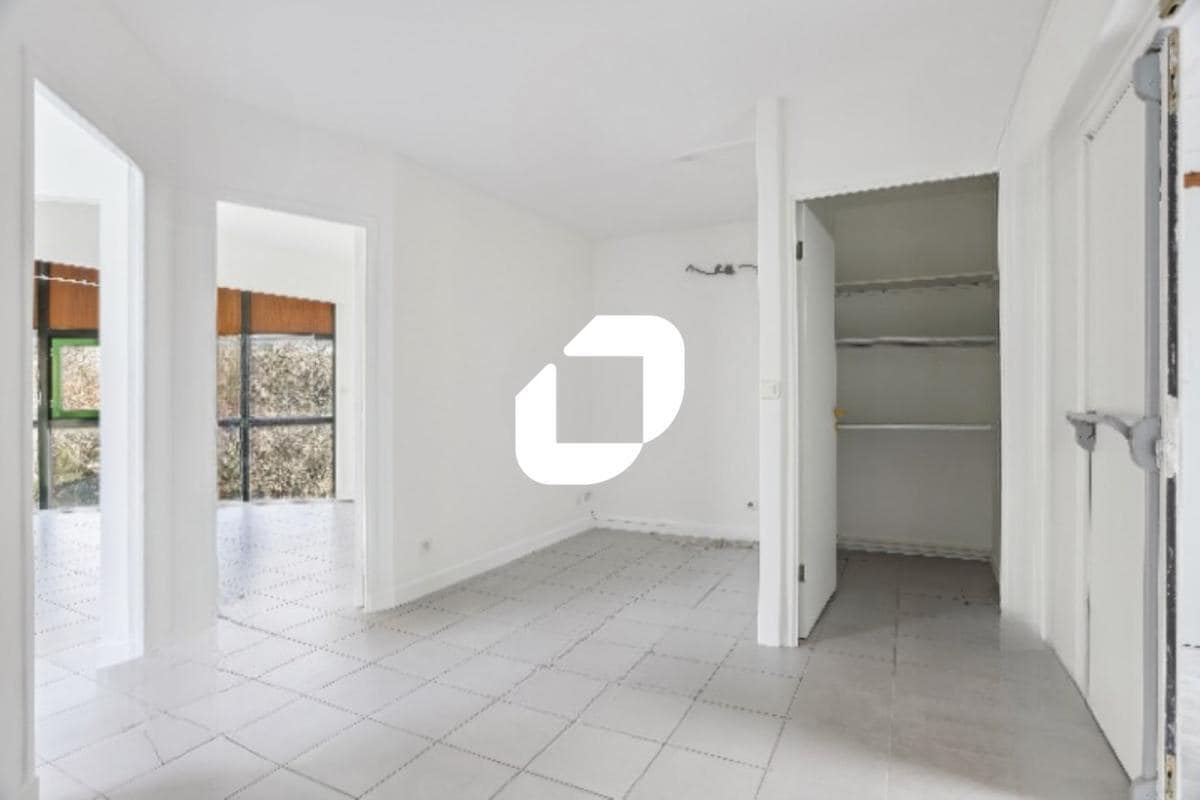 Office in Lognes to rent Interior Photo- Image 1 of 9