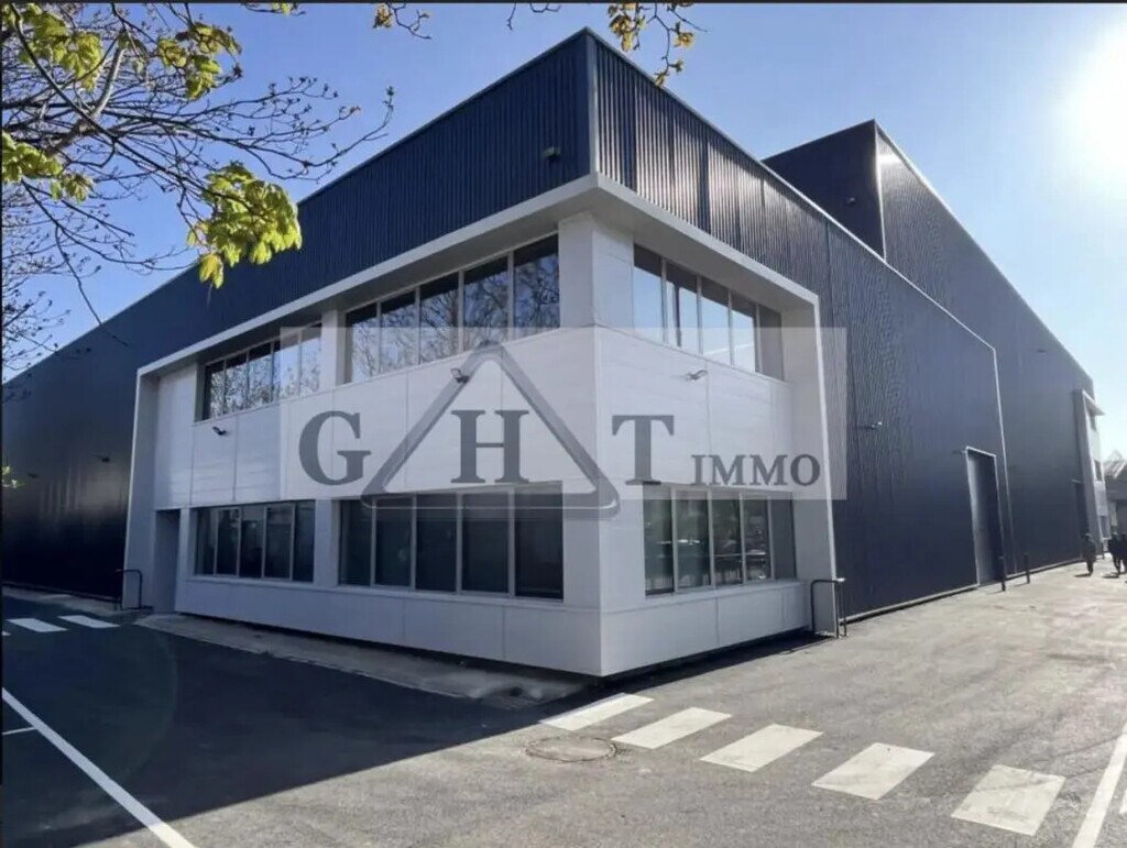 Location Entrepôt 1 000 m² - Photo 1