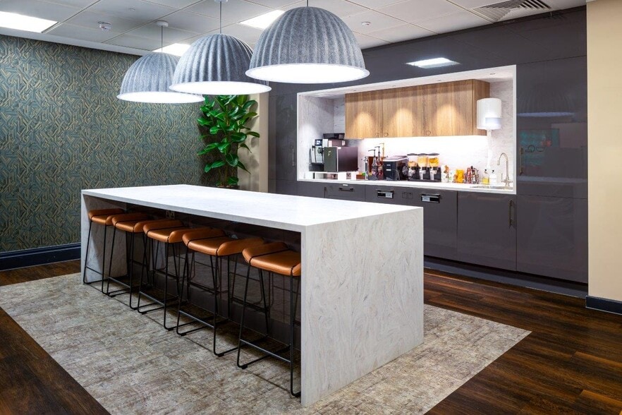 The Royal Exchange, London to rent - Building Photo - Image 3 of 12