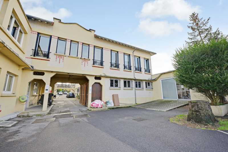 Office in Nanterre to rent - Building Photo - Image 2 of 6