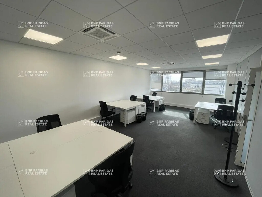 Location Bureaux 293 m² - Photo 1