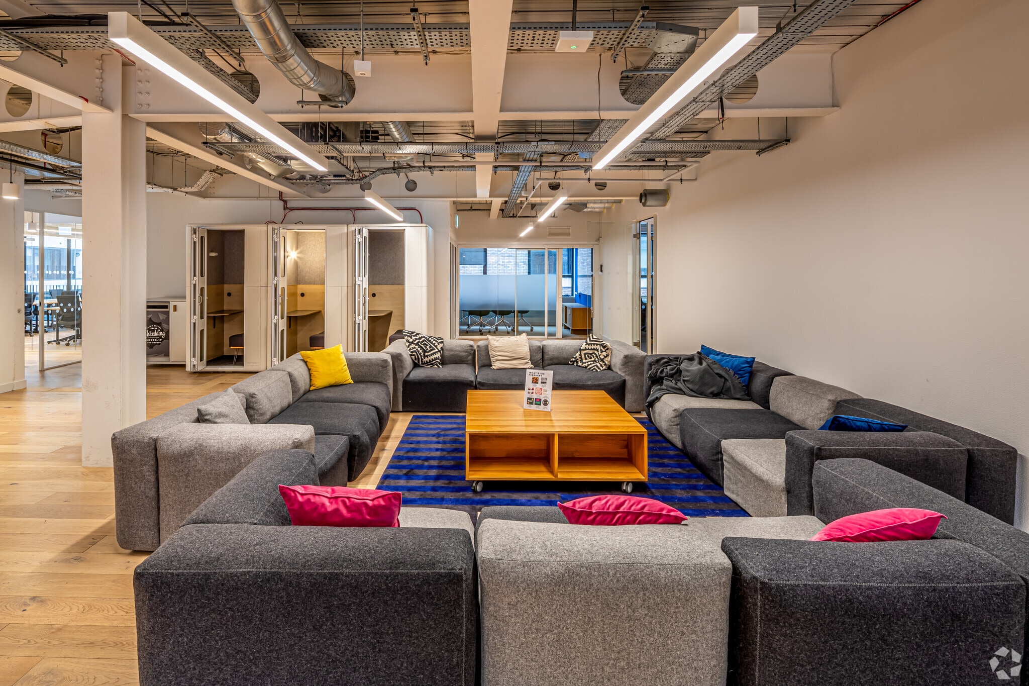 Gorsuch Pl, London to rent Interior Photo- Image 1 of 6