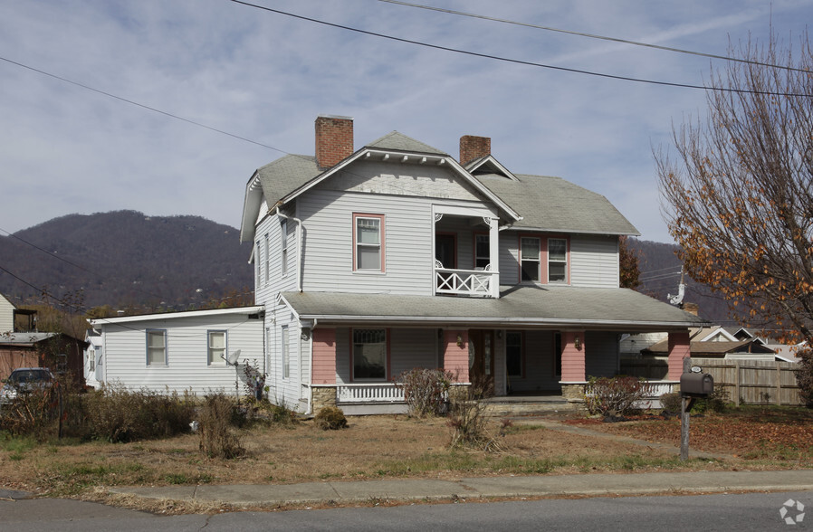 1534 S Main St, Waynesville, NC for sale - Primary Photo - Image 1 of 1