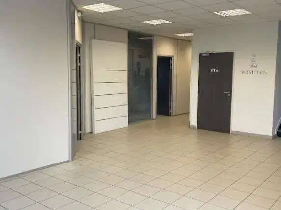 Light Industrial in Bois-d'Arcy to rent Interior Photo- Image 1 of 8