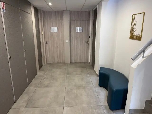 Office in Valbonne to rent - Lobby - Image 3 of 7