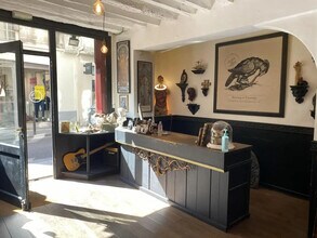 Retail in Paris to rent Interior Photo- Image 1 of 5