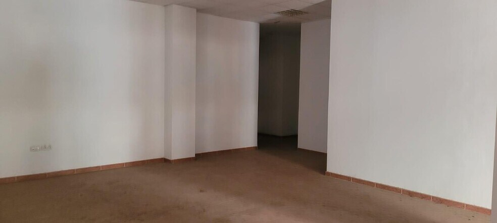 Retail in Cáceres, Cáceres to rent - Interior Photo - Image 2 of 4