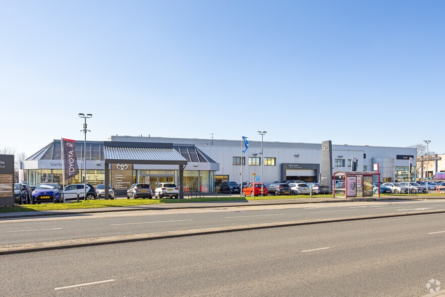 North West Side of Gelderd Road portfolio of 2 properties for sale on LoopNet.co.uk - Primary Photo - Image 1 of 2