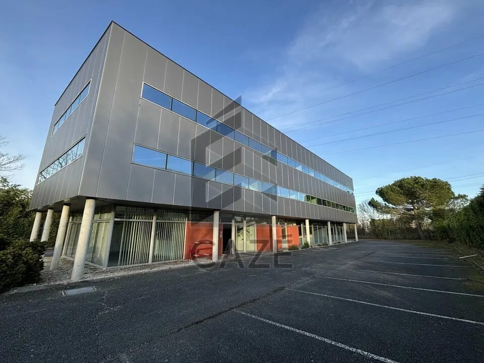 Location Bureaux 257 m² à 827 m² - Photo 1