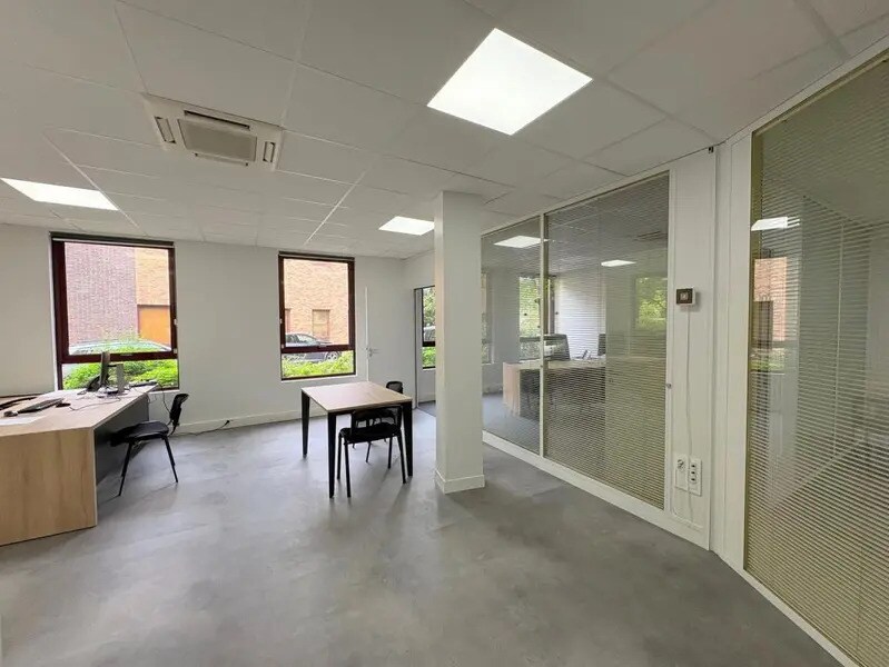 Office in Saint-Germain-en-Laye to rent Interior Photo- Image 1 of 16