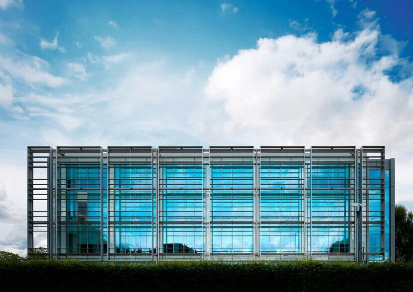 The Causeway, Staines to rent - Building Photo - Image 1 of 14